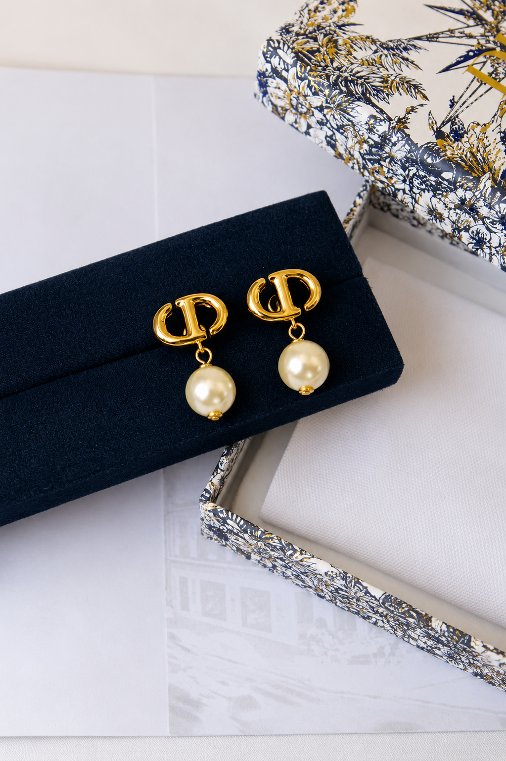CD Pearly Studs